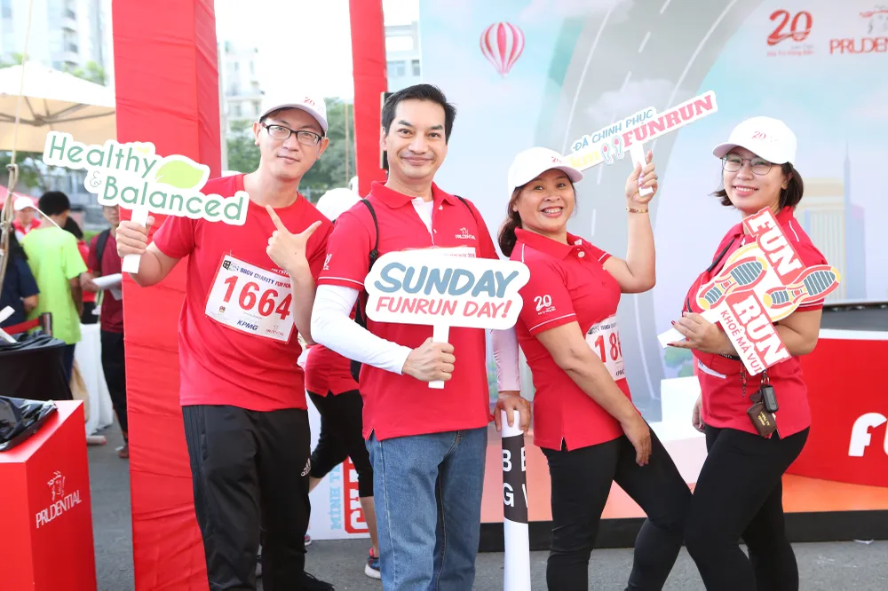 800 tình nguyện viên Prudential chạy bộ gây quỹ từ thiện ảnh 1