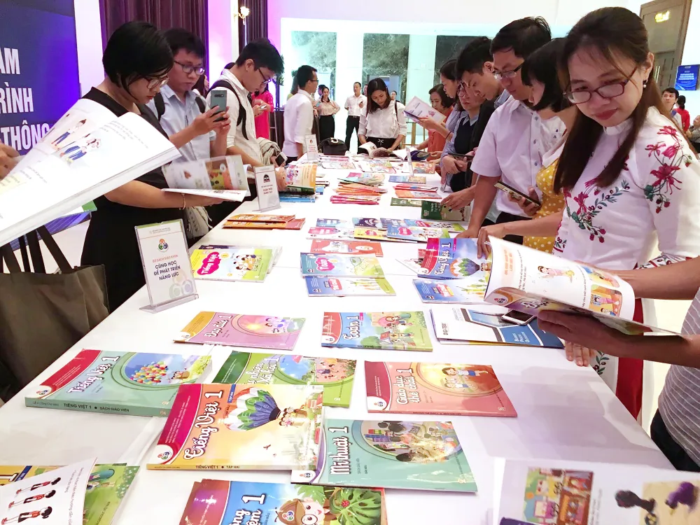 Chủ động trong chọn sách giáo khoa mới ảnh 1