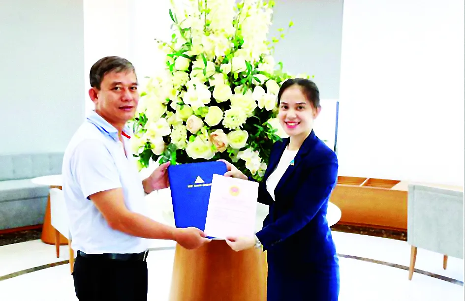 Cư dân Lux Garden chính thức nhận sổ hồng sau 1 năm nhận nhà ảnh 1