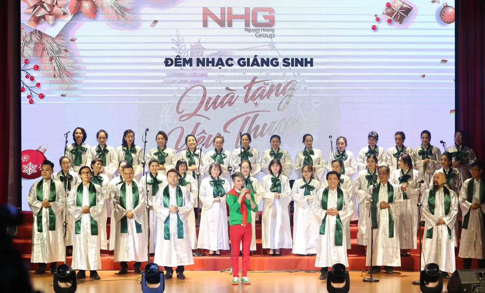 Ấm áp đêm nhạc Giáng sinh NHG “Quà tặng yêu thương” ảnh 1