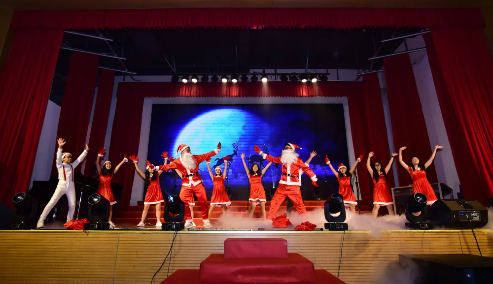 Ấm áp đêm nhạc Giáng sinh NHG “Quà tặng yêu thương” ảnh 6