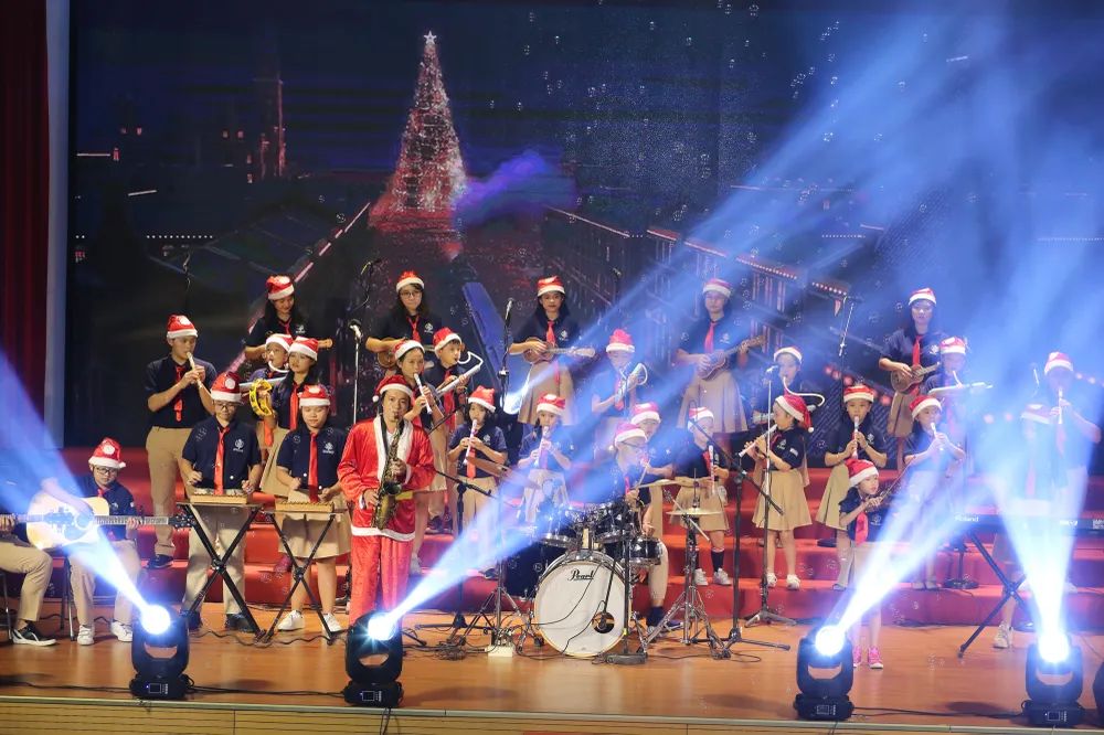 Ấm áp đêm nhạc Giáng sinh NHG “Quà tặng yêu thương” ảnh 7