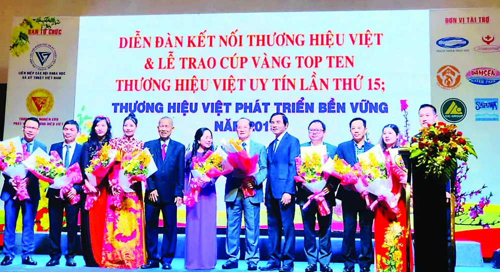 Pymepharco nhận Cúp Vàng Tốp 10 “Thương hiệu Việt uy tín lần thứ 15”  ảnh 1