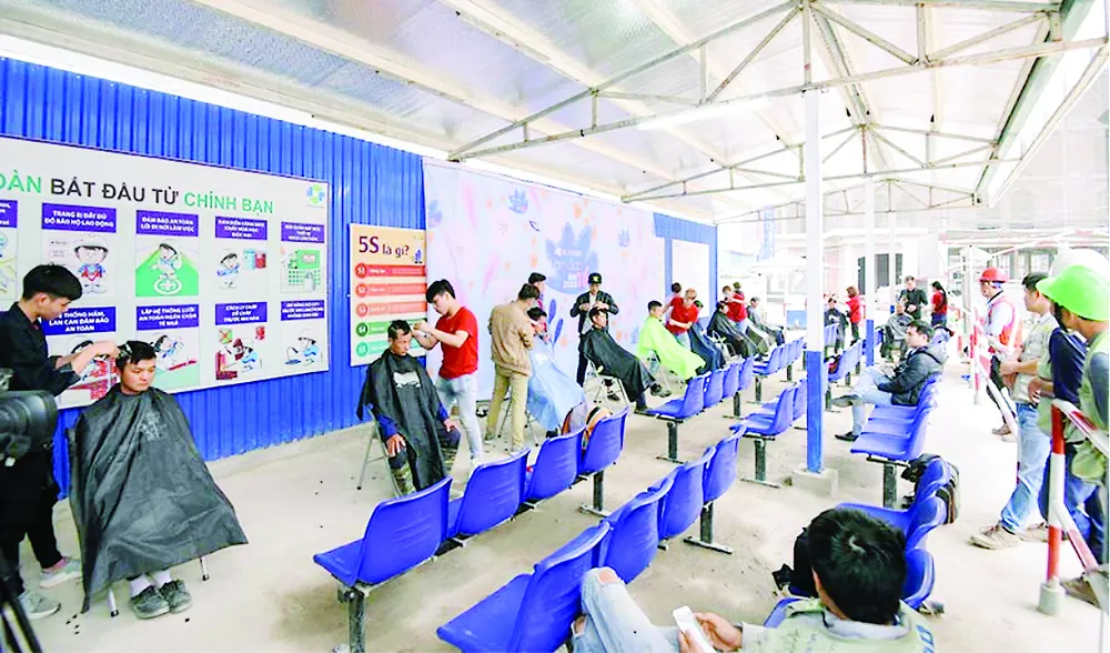 Làm đẹp đón xuân, cắt tóc miễn phí cho 1.000 công nhân ảnh 2