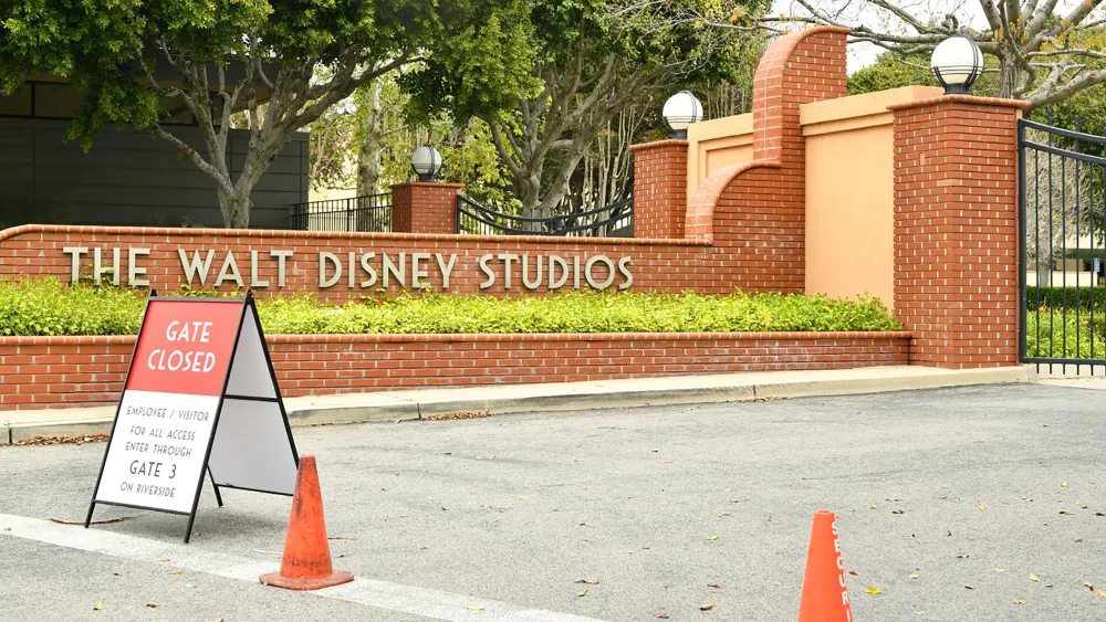 Hollywood thận trọng tái khởi động thị trường ảnh 1