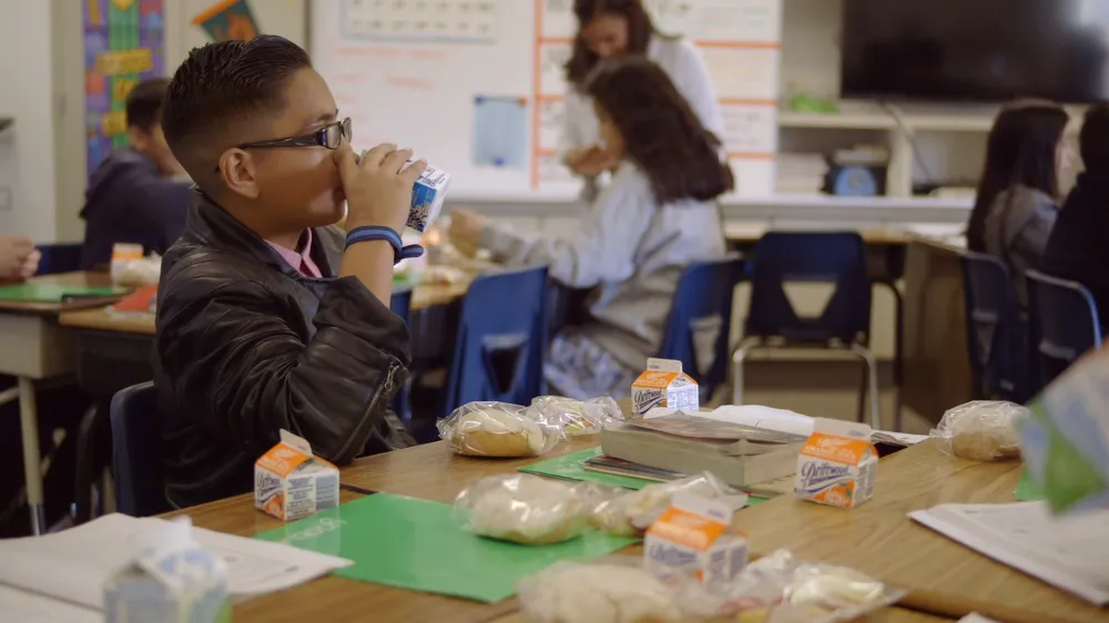 Hơn 23.000 lít sữa hỗ trợ người dân khó khăn tại Hoa Kỳ ảnh 1