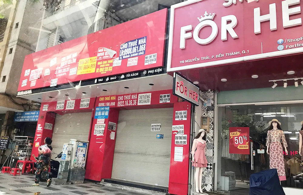 Nhà treo bảng cho thuê trên đường Nguyễn Trãi, quận 1