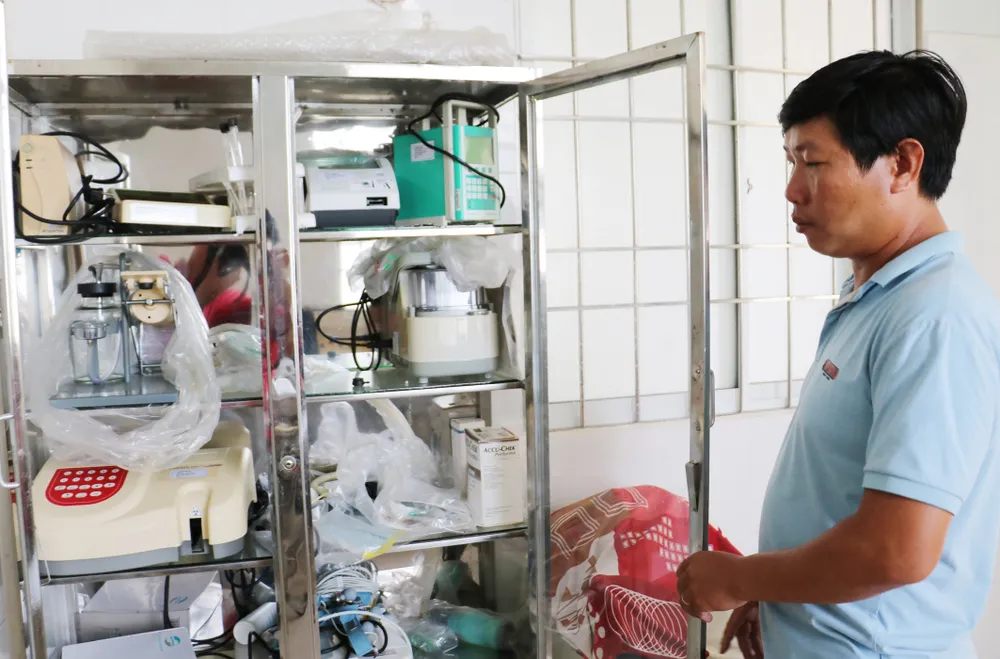 Thiết bị y tế tiền tỷ “trùm mền”  ảnh 1