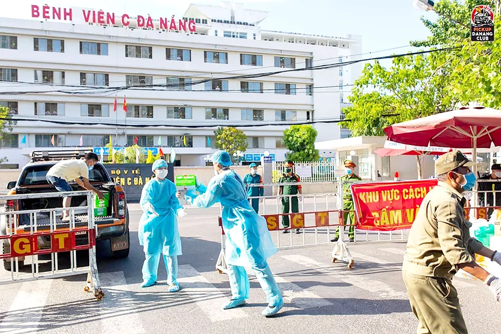 Tình người trong cơn dịch bệnh ảnh 1