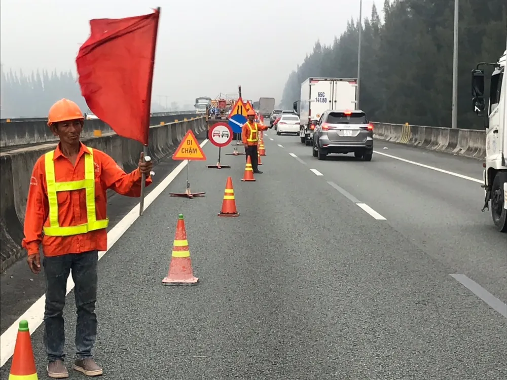 Thi công sửa chữa tuyến đường bộ cao tốc TPHCM - Trung Lương từ ngày 9-8 đến 30-11-2020