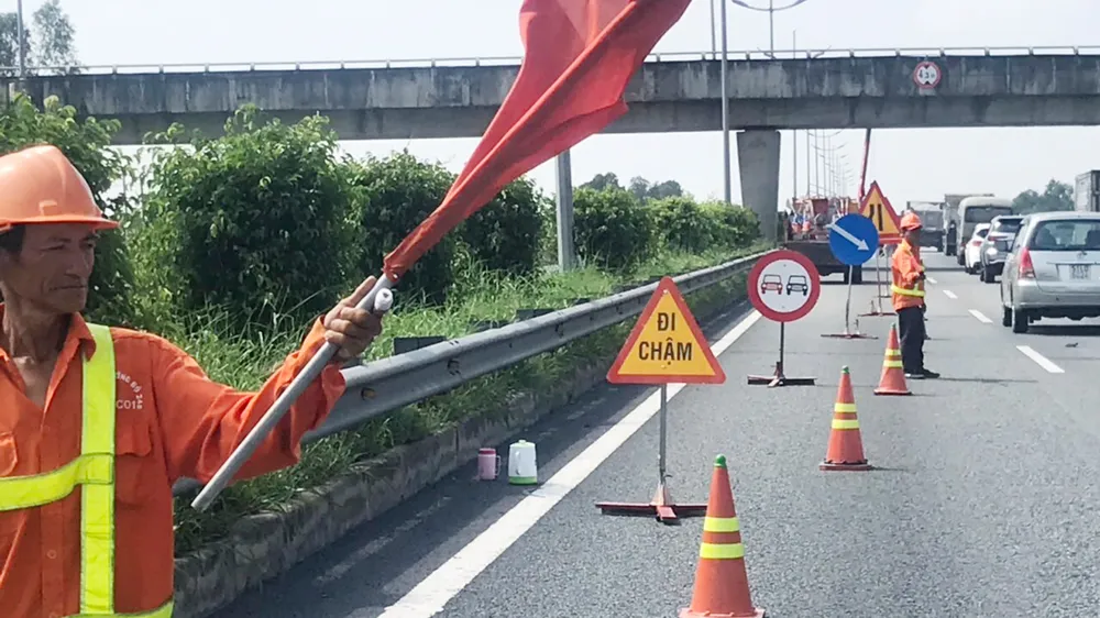 Thi công sửa chữa tuyến đường bộ cao tốc TPHCM - Trung Lương từ ngày 9-8 đến 30-11-2020