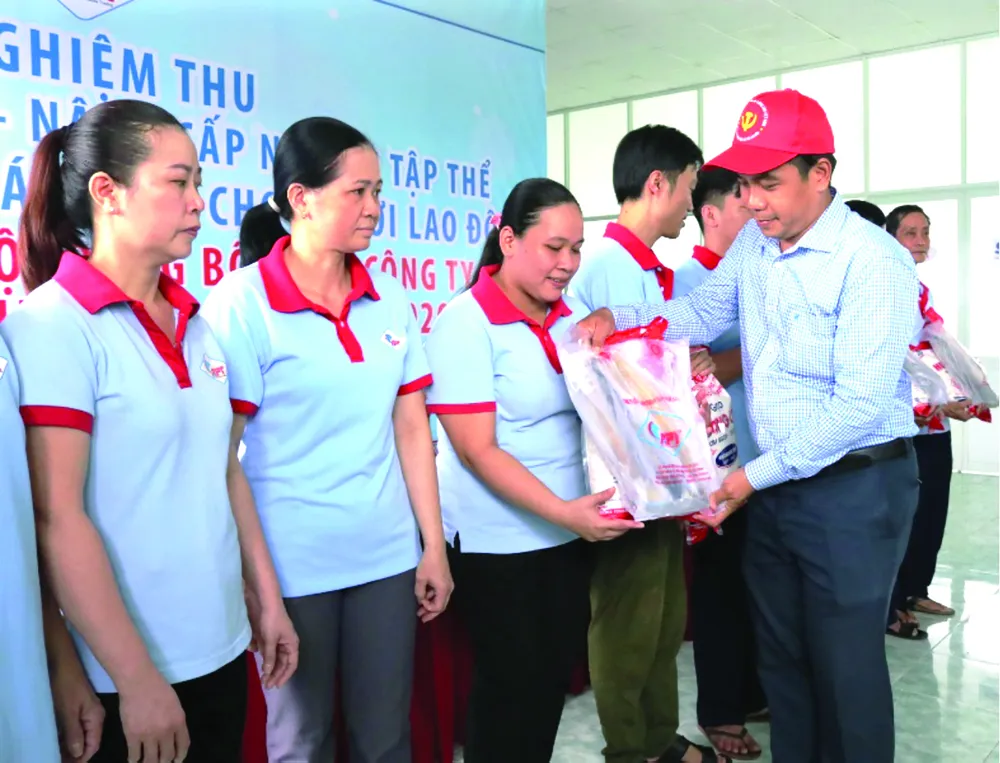 Sát cánh cùng người lao động vượt qua dịch bệnh ảnh 2