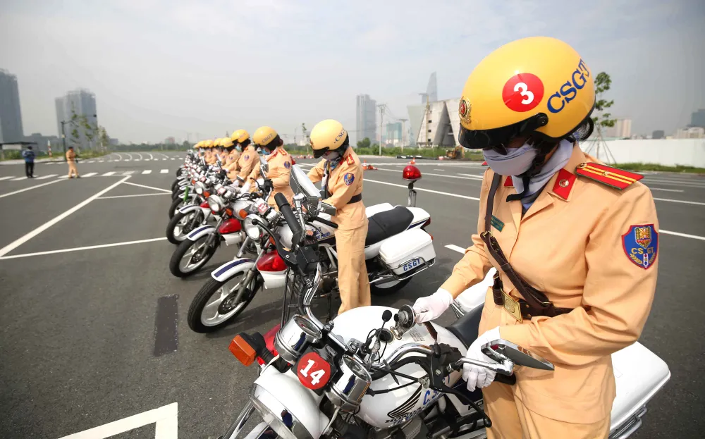 Bóng hồng dẫn đoàn ảnh 4