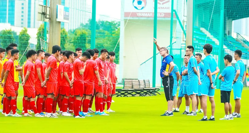 Thầy trò đội tuyển U19 Việt Nam tự tin với hành trình chinh phục vé dự World Cup. Ảnh: PHƯƠNG MINH