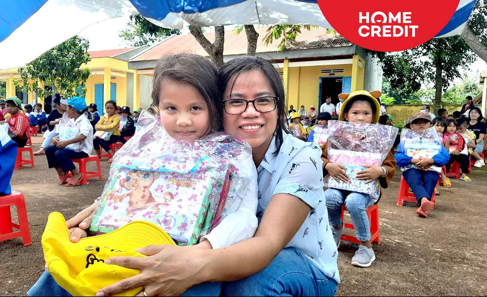 Trao học bổng và hỗ trợ học sinh tại Đắk Lắk ảnh 1