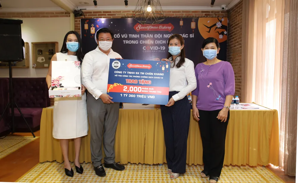 Sweethome Bakery tặng bánh Trung thu trị giá hơn 1,3 tỷ đồng tri ân đội ngũ chống dịch Covid-19 ảnh 2