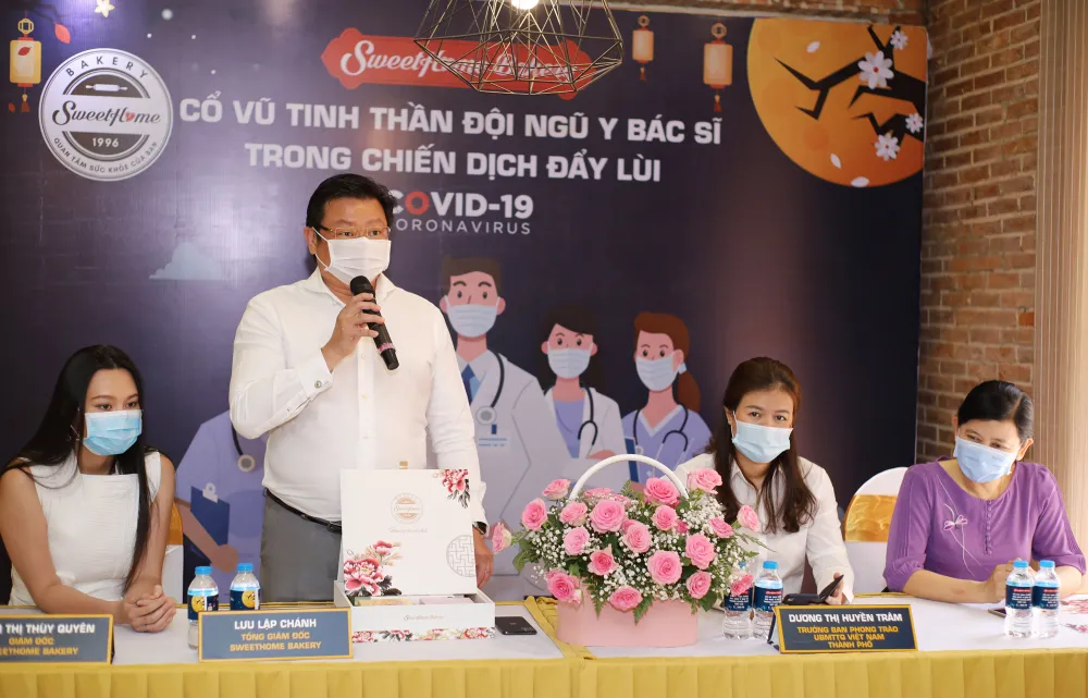 Sweethome Bakery tặng bánh Trung thu trị giá hơn 1,3 tỷ đồng tri ân đội ngũ chống dịch Covid-19 ảnh 1