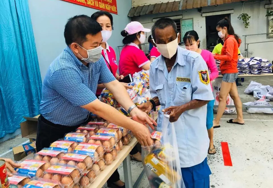 Chung tay vượt qua Covid-19 ảnh 1