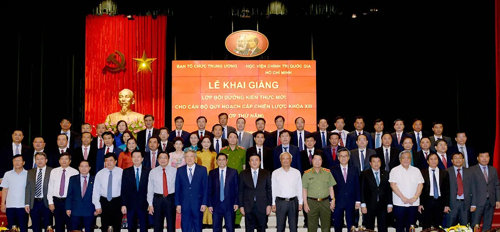 Nghị quyết Trung ương 4 với công tác nhân sự nhiệm kỳ mới - Bài 1: Không nhân nhượng trong cuộc đấu tranh làm trong sạch Đảng ảnh 1