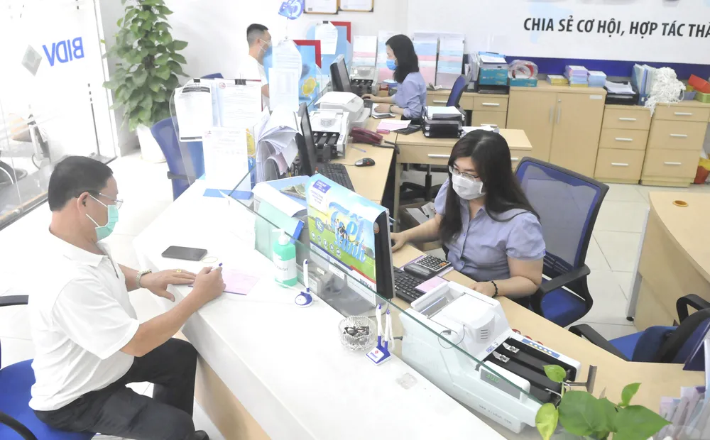 Vì sao lãi suất vay chưa giảm? ảnh 1