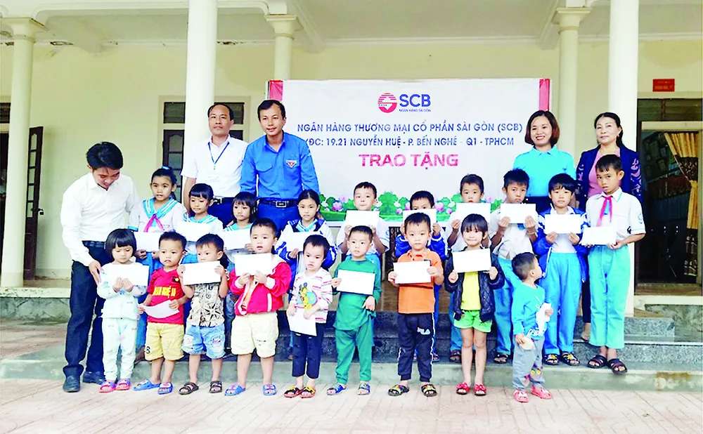 SCB hướng về miền Trung thương yêu ảnh 2