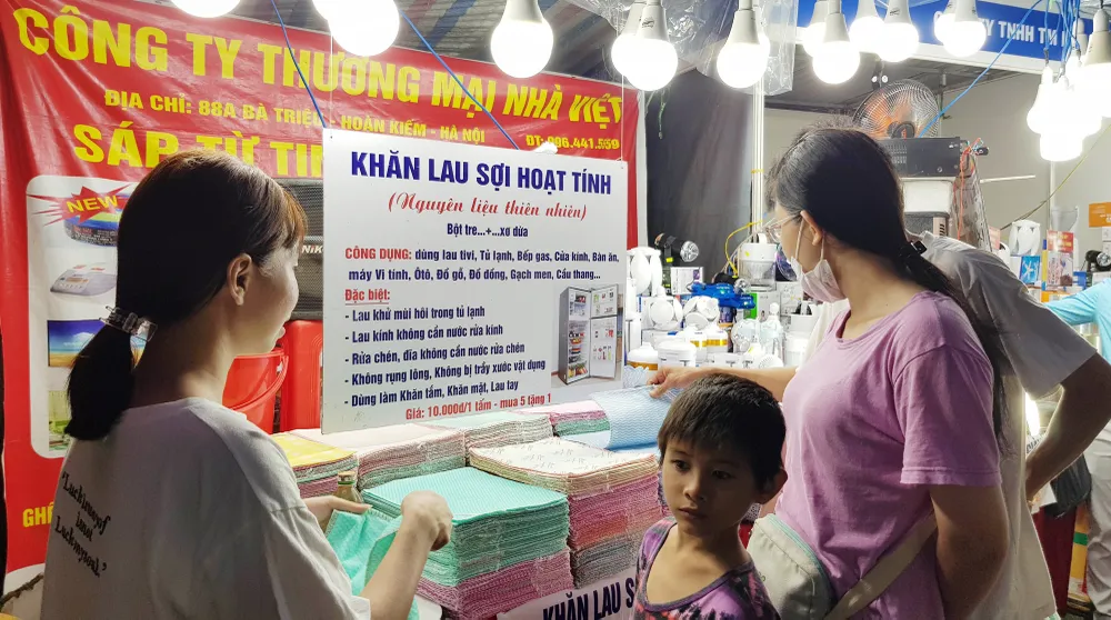 Những chuyến xe hàng Việt được đưa đến phục vụ công nhân các khu công nghiệp