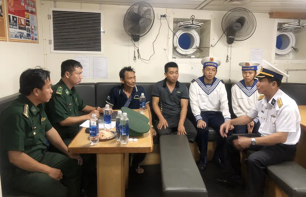 Tàu 277, Vùng 2 Hải quân cứu kéo tàu cá bị nạn về đến Vũng Tàu ảnh 2