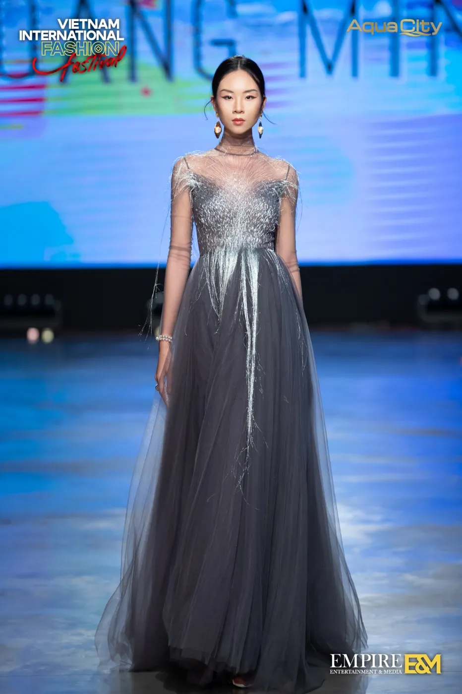 Đô thị đảo Phượng Hoàng - Nguồn cảm hứng của NTK Hoàng Minh Hà trong BST mới ảnh 4