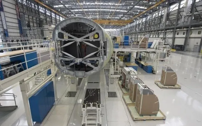 Một chiếc Airbus A321 đang được lắp ráp tại dây chuyền của Airbus ở thành phố Mobile, Alabama, Mỹ. Ảnh minh họa: REUTERS