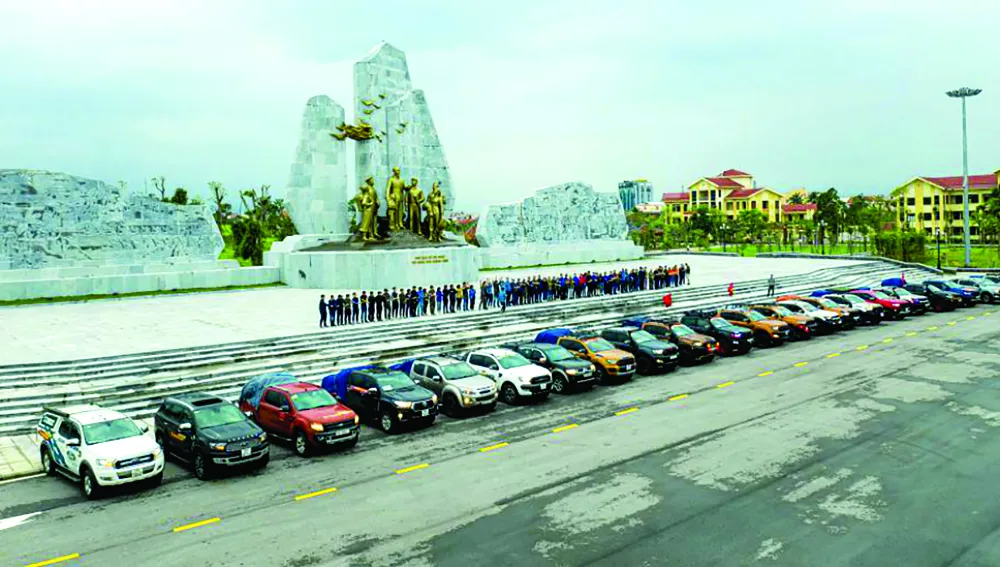 Đoàn của Ford Việt Nam đang hoạt động cứu trợ tại các tỉnh miền Trung 