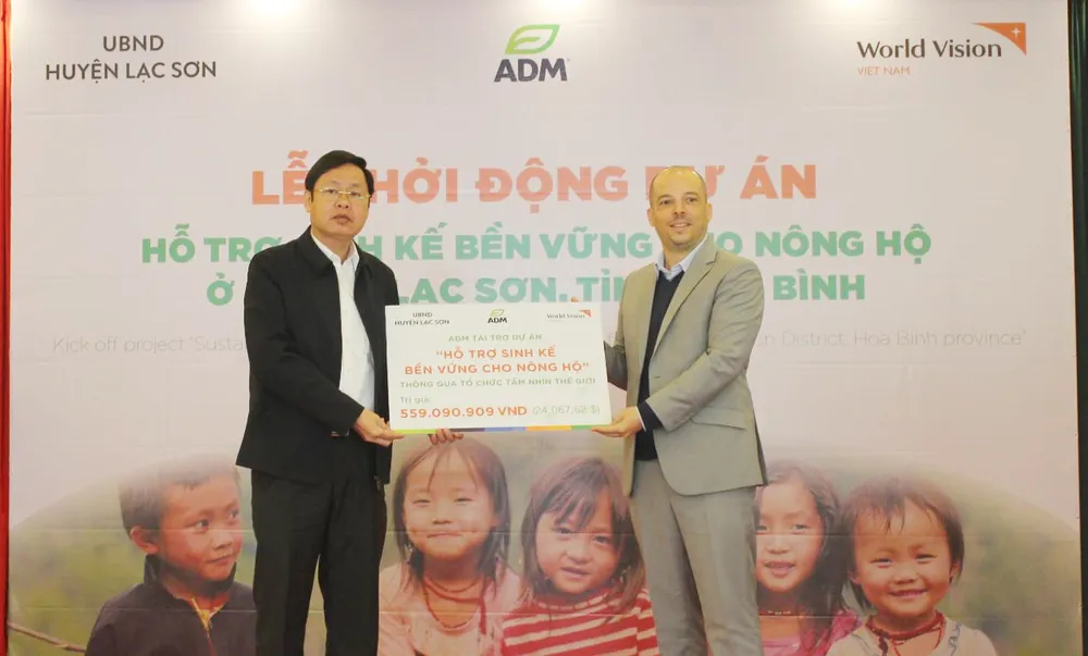 ADM Dinh dưỡng vật nuôi Việt Nam hỗ trợ sinh kế cho 50 hộ dân tỉnh Hòa Bình