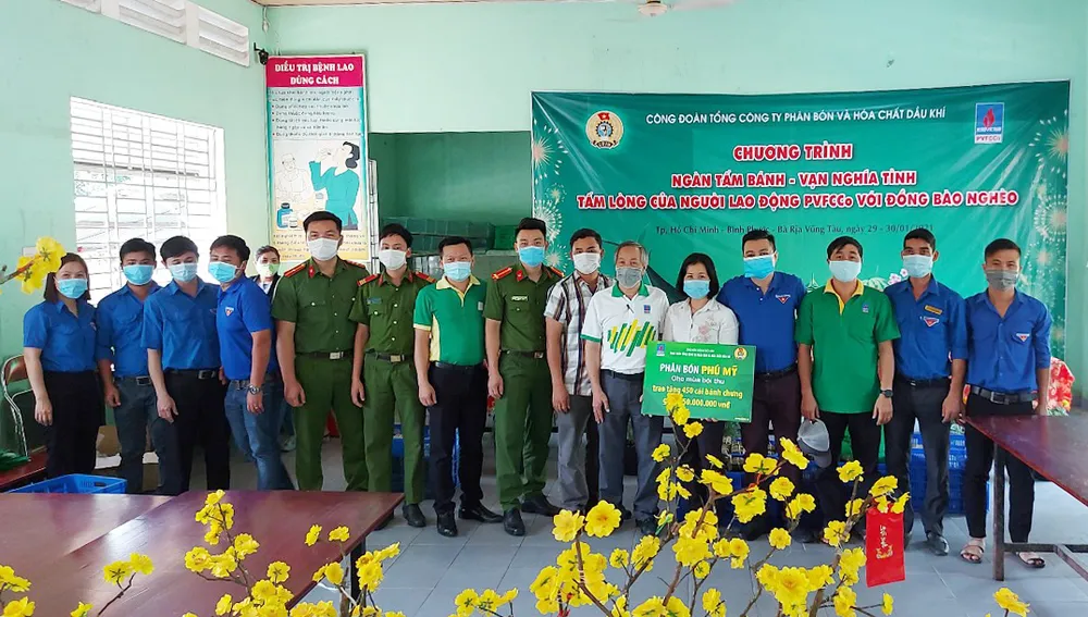 Ấm áp chương trình “Ngàn tấm bánh – Vạn nghĩa tình” ảnh 2