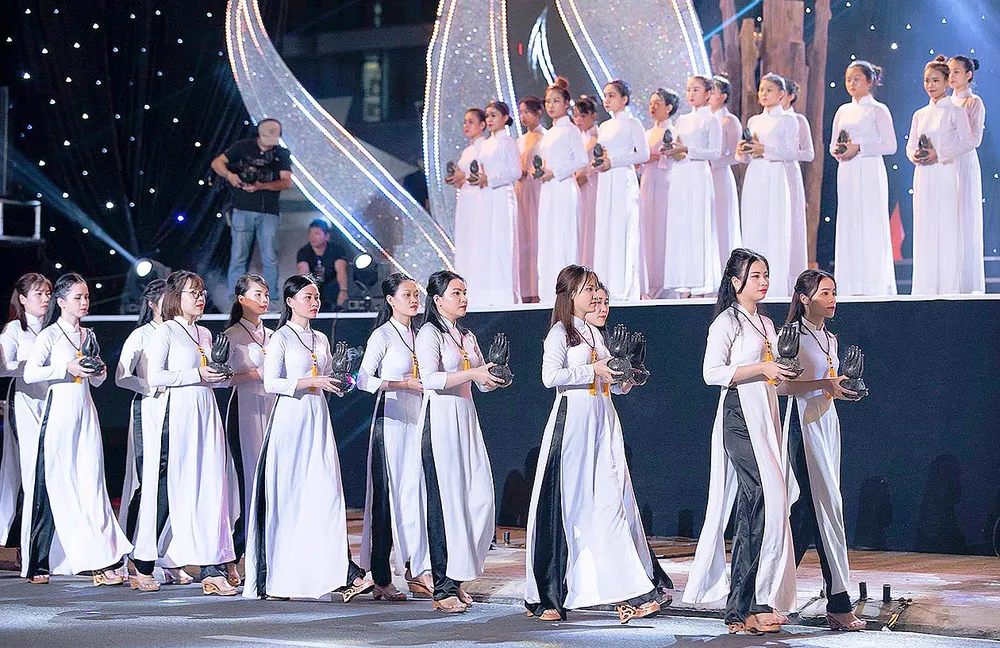 Để hương trầm bay xa ảnh 1