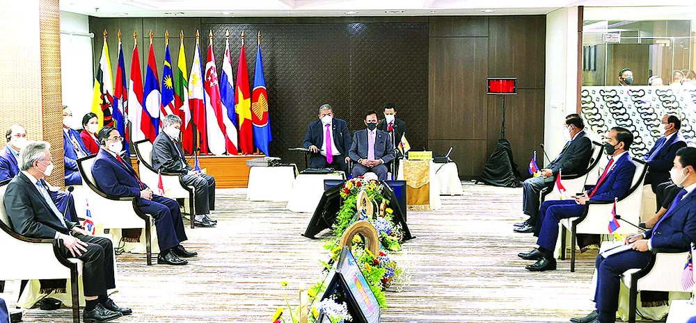 Hội nghị các nhà lãnh đạo ASEAN: Bàn giải pháp vượt qua giai đoạn khó khăn  ảnh 1