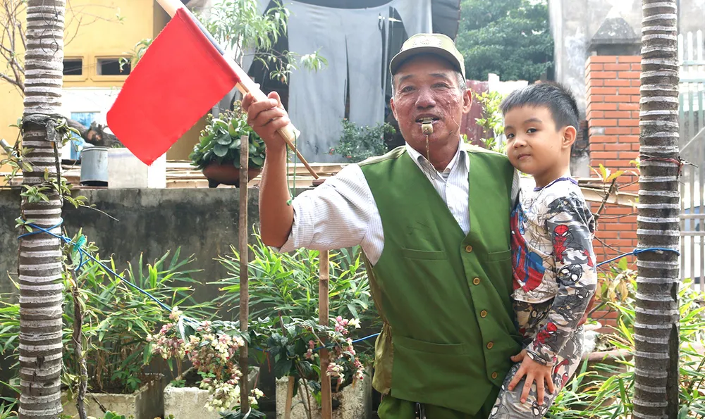 Chuyện ông Năm “gàn” ảnh 1