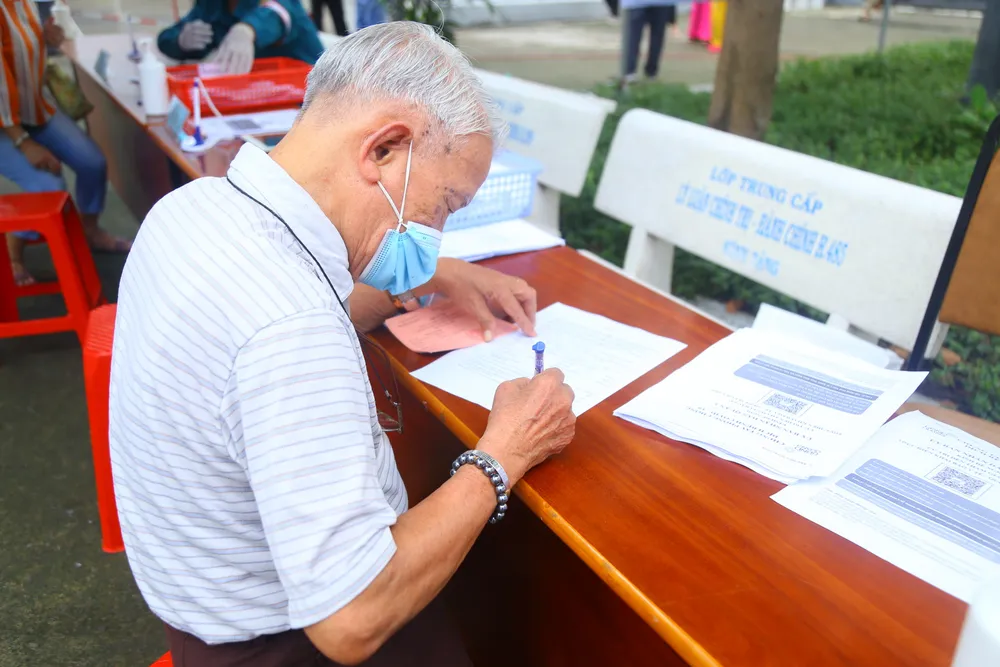  Những cử tri đặc biệt tham gia bầu cử ảnh 3