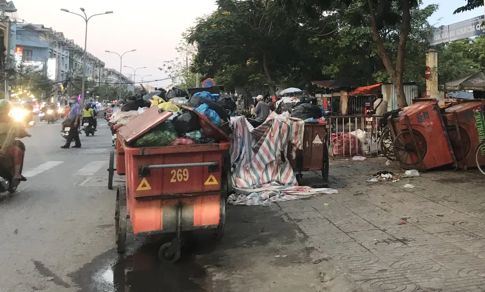 Xe tập kết rác gây ô nhiễm