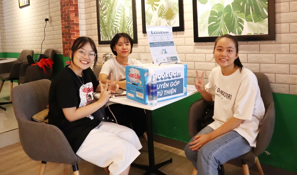 Lan tỏa tình yêu sách ảnh 1