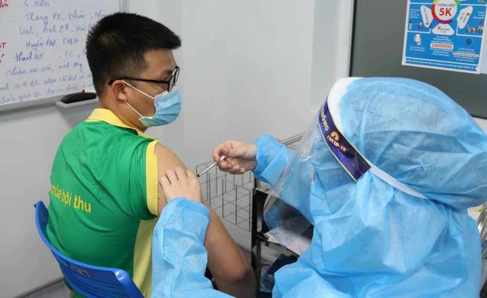 PVFCCo triển khai tiêm vaccine Covid-19 cho người lao động ảnh 3