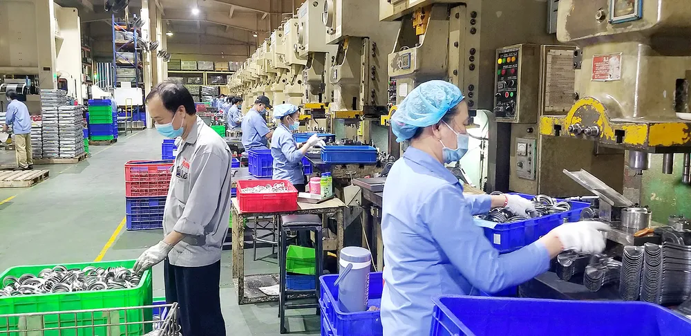 Công đoàn sát cánh công nhân lúc khó khăn ảnh 1