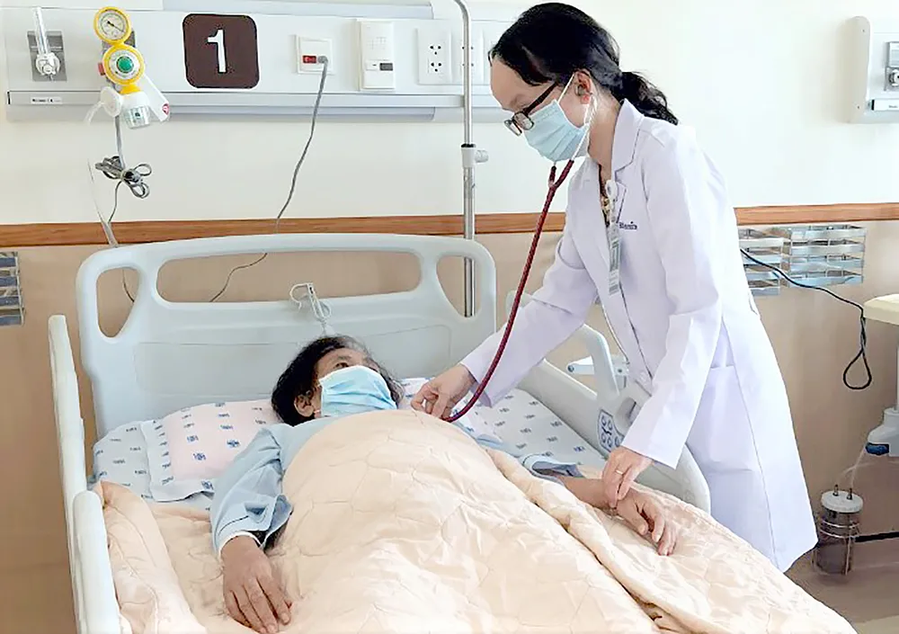 Bệnh viện đảm bảo chữa bệnh nặng, khám bệnh từ xa ảnh 2