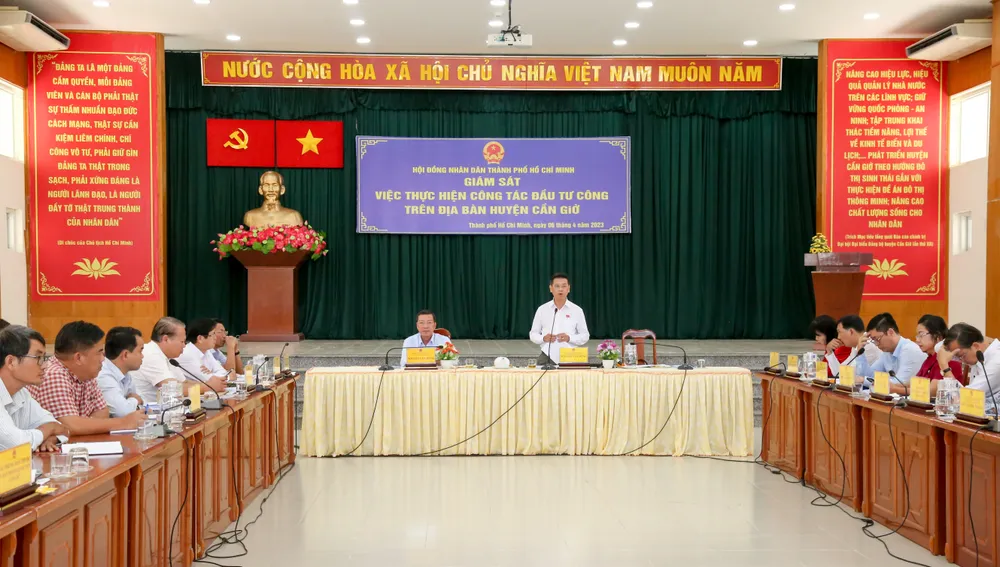 Quang cảnh buổi làm việc