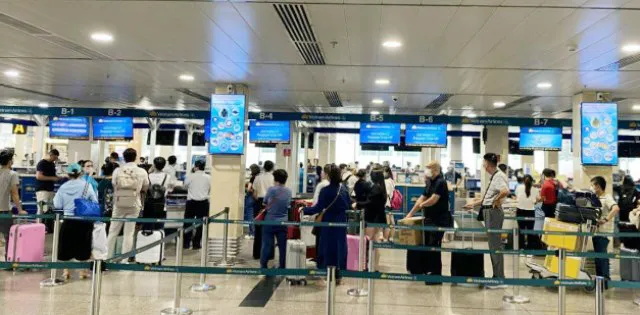 Sân bay Tân Sơn Nhất thường xuyên quá tải vào các dịp cao điểm