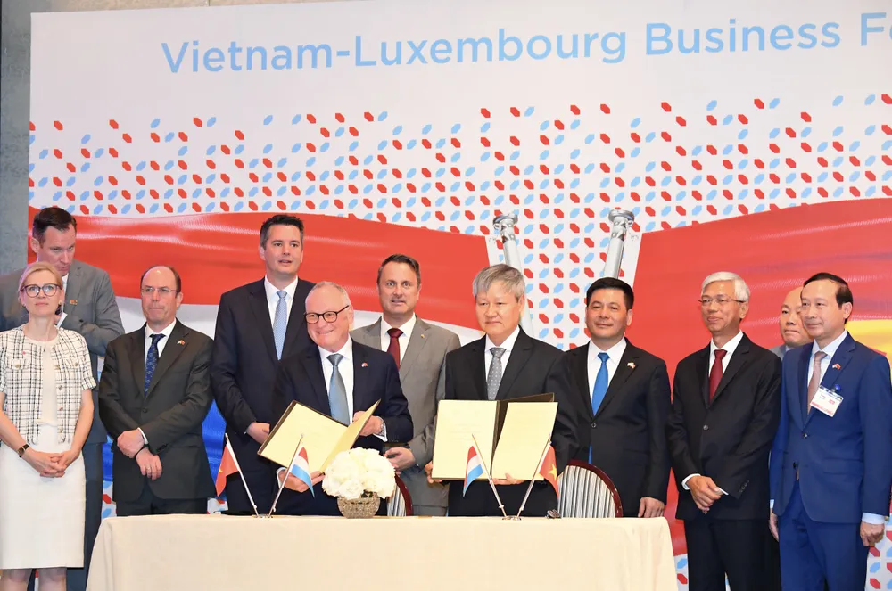 Lễ ký kết Biên bản hợp tác giữa Liên đoàn Thương mại và Công nghiệp Việt Nam (VCCI) và Phòng Thương mại Luxembourg. Ảnh: VIỆT DŨNG