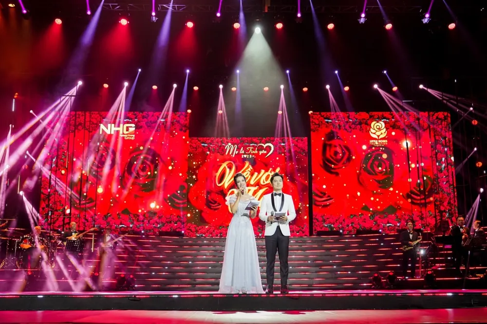 Sân khấu “Mẹ là Tình yêu" 2023 rực rỡ sắc màu