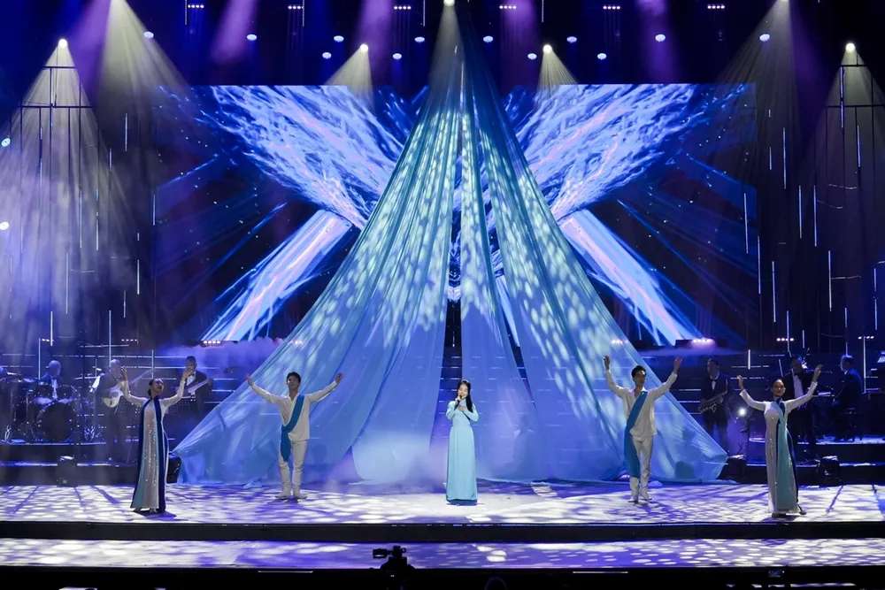 An Nhiên - giáo viên trường IEC Quảng Ngãi trên sân khấu “Mẹ là Tình yêu” 2023