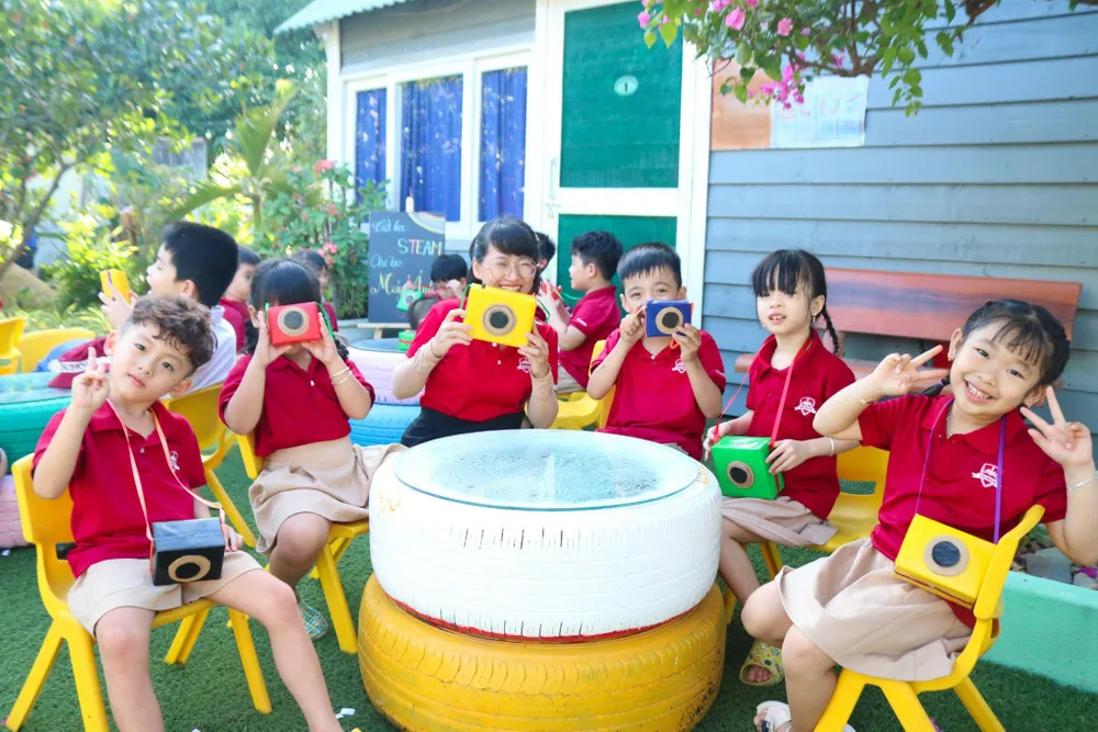 Đội ngũ giáo viên có trình độ chuyên môn cao, trang bị toàn diện không chỉ về kiến thức mà còn về tinh thần sáng tạo, phẩm chất và giàu tình yêu thương với trẻ. Ảnh: iSchool Vietnam