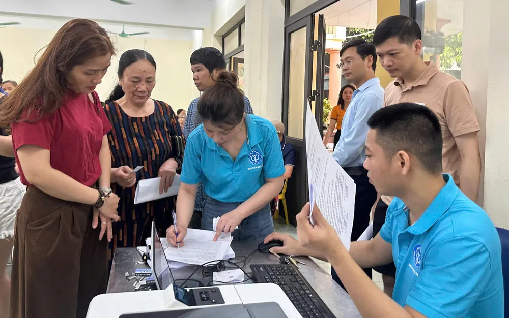 Tư vấn, giải quyết chính sách BHXH, BHYT đến người dân