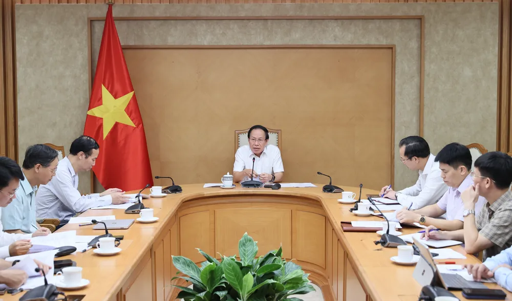 Phó Thủ tướng Lê Tiến Châu tại cuộc họp (ngày 9-9) về tình hình cung ứng sách giáo khoa cho năm học 2026-2027. Ảnh: VGP