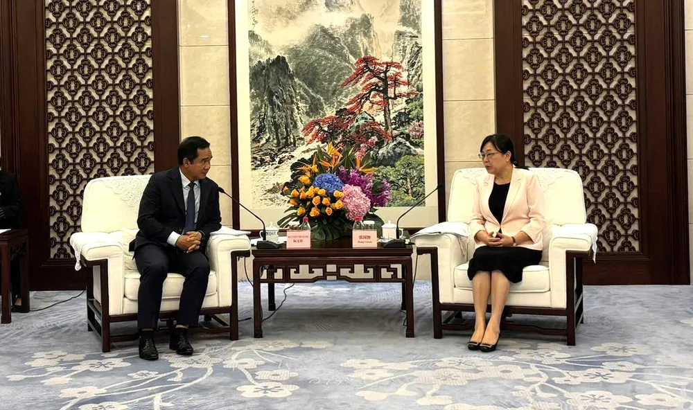 Chủ tịch UBND TPHCM Nguyễn Văn Được tại buổi hội kiến Phó Tỉnh trưởng Quảng Đông Trương Quốc Trí. Ảnh: TRẦN HÙNG